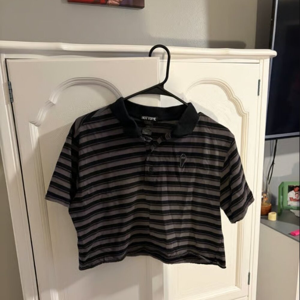 Goth Hot Topic Crop Top Polo with coffin embroidery
